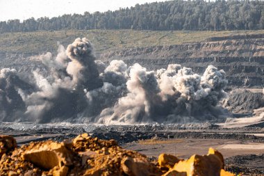 Açık kömür madeni endüstrisinde patlayıcı çalışmalar