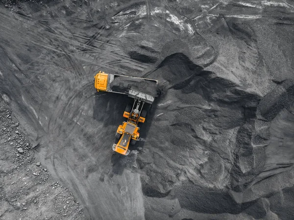露天掘り鉱山、石炭の抽出産業、トップビュー航空 — ストック写真