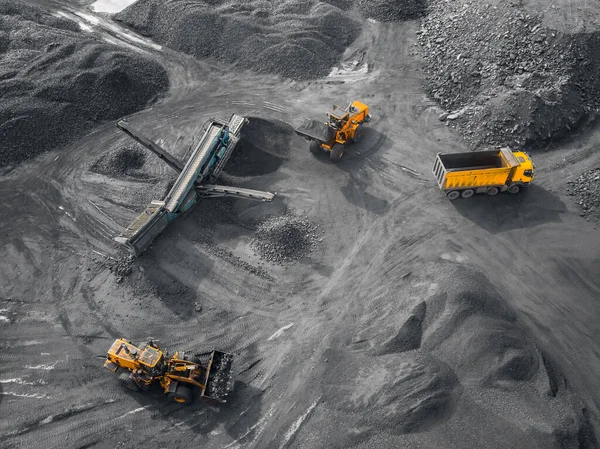 Mina a cielo abierto, industria extractiva para carbón, vista superior aérea —  Fotos de Stock