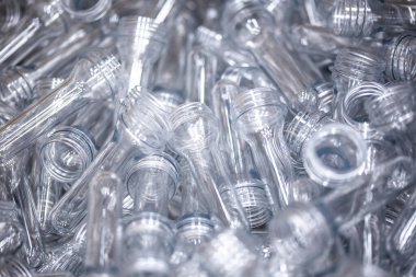 Evcil hayvan plastiği şişeleri yapmak için. Hammadde hattı fabrikası sanayi üretiyor