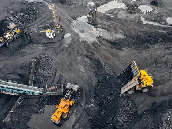 Kopalnia odkrywkowa, przemysł wydobywczy węgla, górny widok z powietrza — Zdjęcie stockowe