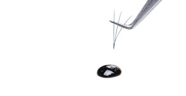 Kirpik uzatma araçlarını beyaz izole arkaplan olarak ayarla