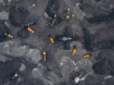 Açık maden ocağı, kömür endüstrisi, üst hava manzarası.