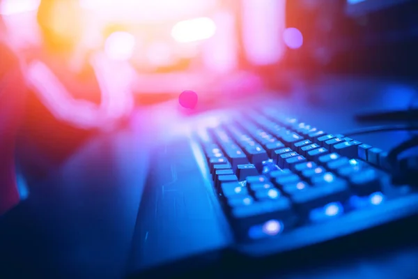 Professional cyber video gamer studio room with personal computer armchair, keyboard for stream in neon color blur background. Soft focus — Stock Photo, Image