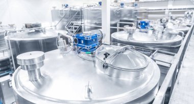 Bira fabrikası endüstrisi. Fermantasyon ve olgunlaşma için çelik tanklar