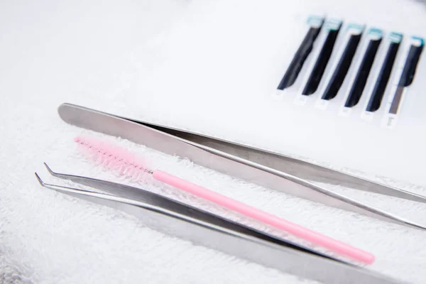 Set eyelash master works with tweezers with build-up — Stock Photo, Image