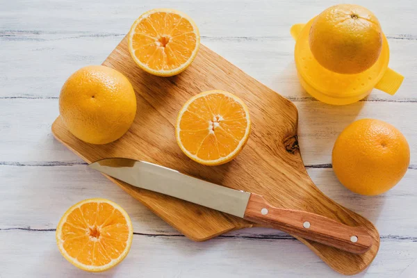 Πορτοκάλια Χυμό Πορτοκαλιού Και Φέτες Φρούτων — Φωτογραφία Αρχείου