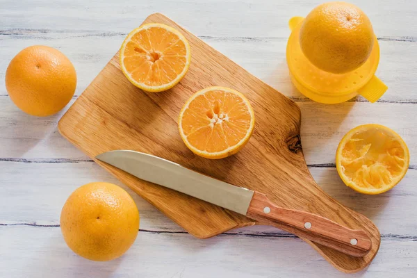 Πορτοκάλια Χυμό Πορτοκαλιού Και Φέτες Φρούτων — Φωτογραφία Αρχείου