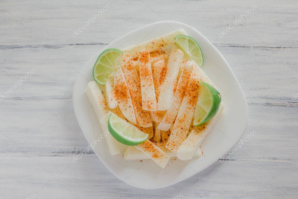 jicama con chile, merienda mexicana, comida de nabo en mexico jicamas
