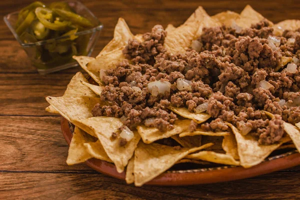 Nacho Chips Maíz Adornado Con Carne Molida Queso Derretido Plato — Foto de Stock
