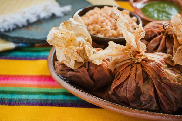 メキシコ メキシコ産の牛肉や子羊の Mixiotes 食品ラップ辛い — ストック写真