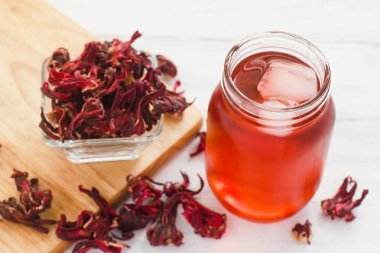 Agua de Jamaica, roselle mocktail içki, Meksika'da yaz Içecek