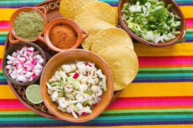 Pozole Meksika Mısır çorbası, geleneksel gıda Meksika Mısır taneleri ile yaptı.