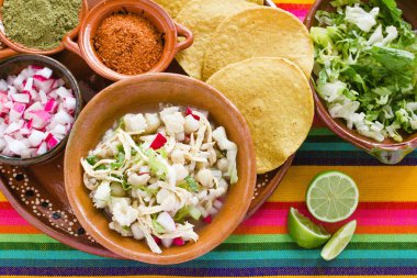 Pozole Meksika Mısır çorbası, geleneksel gıda Meksika Mısır taneleri ile yaptı.
