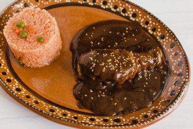 Köstebek Poblano tavuk ve pirinç ile Puebla Meksika Meksika besindir