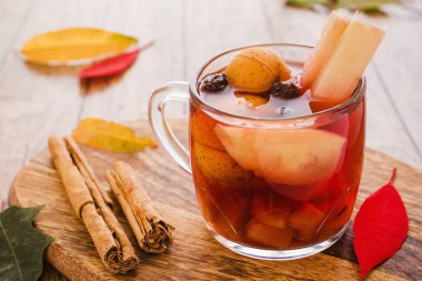 Ponche navidad Meksika, Meksika meyve punch geleneksel Noel için sıcak.