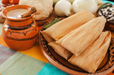 Tamales mexicanos, Meksika dolmasıyla, Meksika baharatlı yiyecek