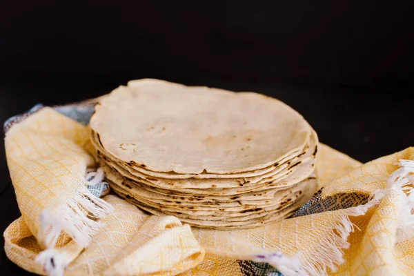 墨西哥玉米饼 玉米做墨西哥食品在墨西哥的传统食品 — 图库照片