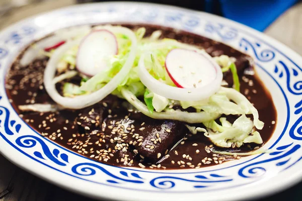 Enchiladas Mit Maulwurfsauce Traditionelles Mexikanisches Essen Puebla Mexico — Stockfoto
