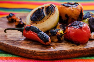 Meksika Meksika sosu baharatlı yiyecek için yanmış chilies