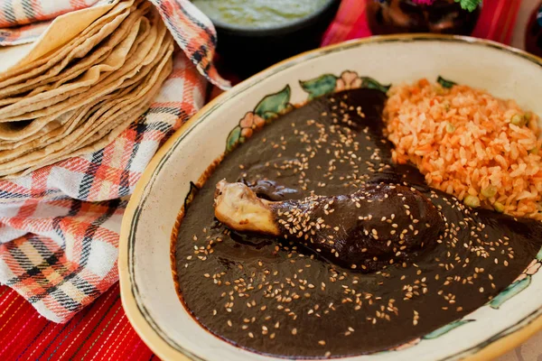 Mole Poblano Cocina Tradicional Mexicana con Pollo en México —  Fotos de Stock