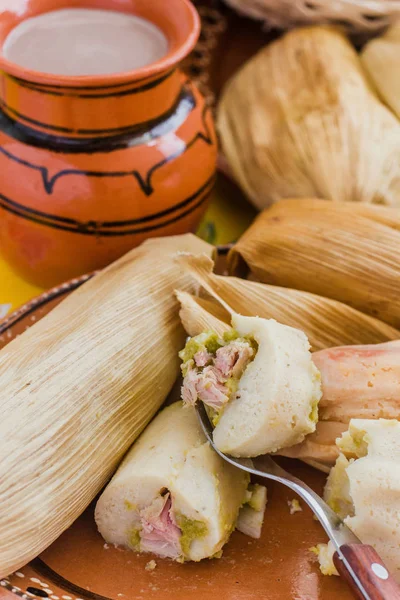 Мексиканские Тамале Подавали Кукурузное Тесто Пряную Пищу Мексике — стоковое фото