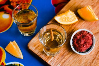 Mezcal vurdu biber tuz ve agav solucan, Meksika Meksika içki ile