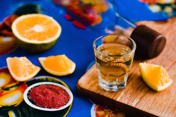 Mezcal Shot Con Sal Chile Gusano Agave Bebida Mexicana México — Foto de Stock