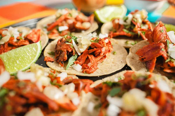 Tacos al pastor, taco mexicano, comida callejera en la ciudad de México — Foto de Stock