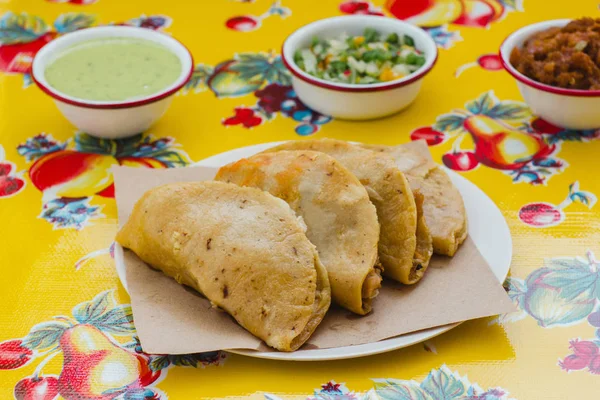 टैकोस डी कैनस्टा मेक्सिको शहर में पारंपरिक मैक्सिकन भोजन है — स्टॉक फ़ोटो, इमेज