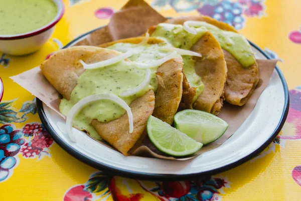 Tacos de canasta es comida tradicional mexicana en la ciudad de México —  Fotos de Stock