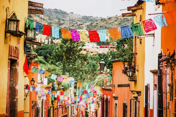 Papel mexicano tradicional para decoración en las calles de México —  Fotos de Stock