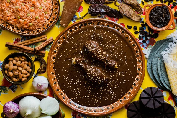Mole Mexicano, Poblano mole ingredients, comida picante mexicana tradicional en México —  Fotos de Stock