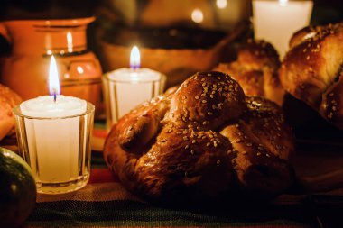 ofrenda Día de Muertos, Meksika günü ölü altar, bir teklif Meksika mumlar