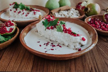 Chiles en Nogada ve malzemeler, Puebla Meksika Şili Poblano geleneksel Meksika Gıda