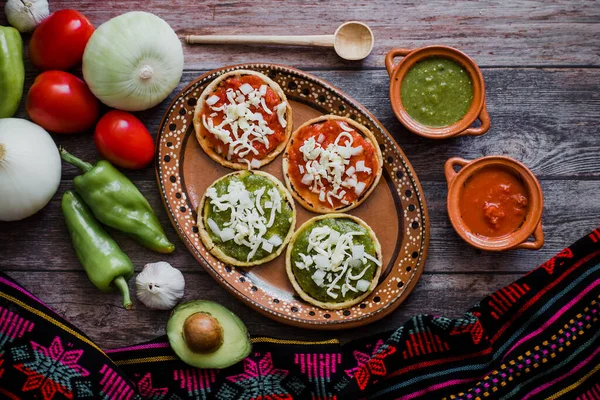 Sopas Mexicanas Con Queso Rallado Salsa Desayuno Tradicional México — Foto de Stock