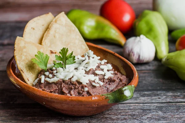 Frijoles Fritos Mexicanos Llamados Frijoles Refritos Plato Frijoles Negros Sobre — Foto de Stock