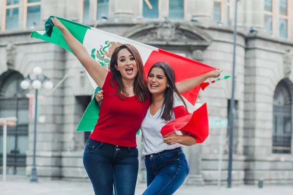 Mexican Girls Friends Independence Day Mexico Holding Flag Mexico — Stock Photo, Image