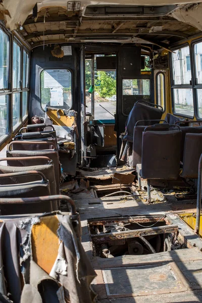 Autocarro Russo Está Abandonado Antigos Assentos Usados Chão Podre — Fotografia de Stock