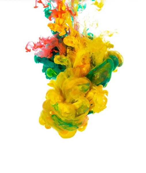 Abstraktní malba pozadí mísení barev inkoust stříkání ve vodě izolované na bílém pozadí — Stock fotografie