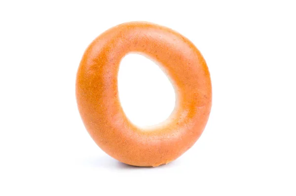 Um saboroso bagel isolado em um fundo branco — Fotografia de Stock