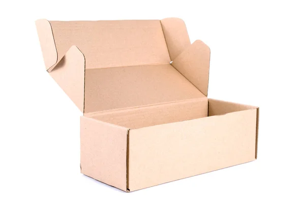 Відкрита коричнева картонна коробка ізольована на білому тлі — стокове фото
