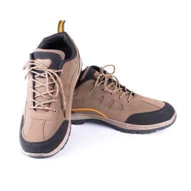 Kahverengi ayakkabılar beyaz arkaplanda izole edilmiş