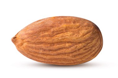 Badem beyaz arkaplanda izole edildi