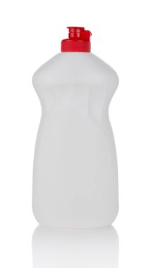 Beyaz arka planda izole edilmiş bulaşık deterjanı.