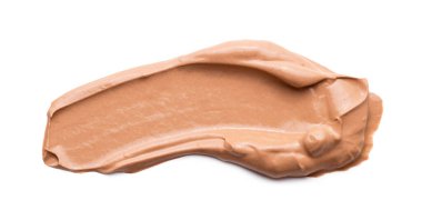 Sıvı kozmetik fondöten lekesinin yakın plan görüntüsü beyaz arkaplanda izole edildi