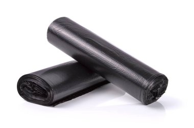 Beyaz arkaplanda izole edilmiş plastik çöp torbaları
