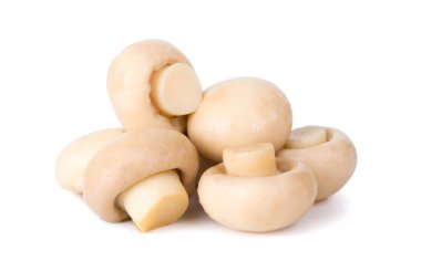 Beyaz arka planda izole edilmiş turşu mantarları.