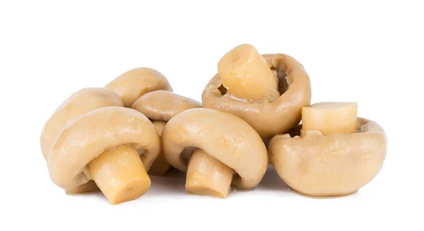 Beyaz arka planda izole edilmiş turşu mantarları.