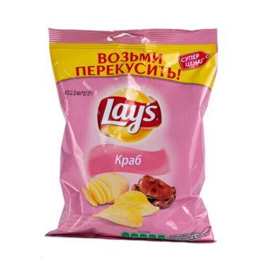 ULAN-UDE, RUSSIA - 23 Eylül 2019: Beyaz arka planda izole edilmiş bir paket Lays patates cipsi.